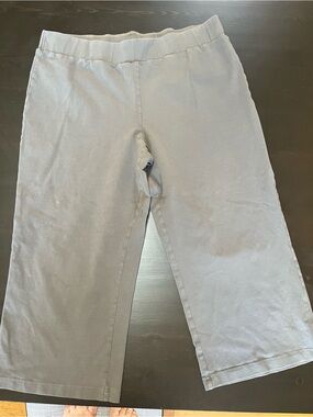 Hanna Andersson Soft Cropped Knit Pants in Light Gray
